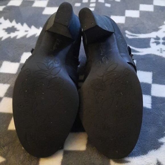 Clarks Indigo Black Buckle Zipper 3 Inches Block Heel Ankle Bootie Size 7.5 - Picture 8 of 16